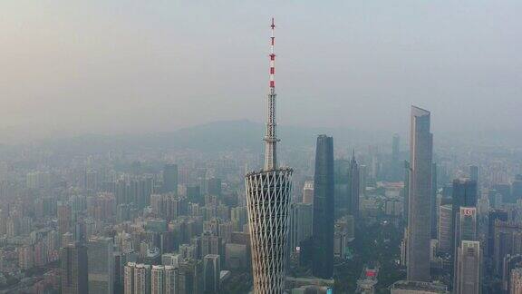 日落时分广州市著名的塔顶市中心区航拍全景4k中国
