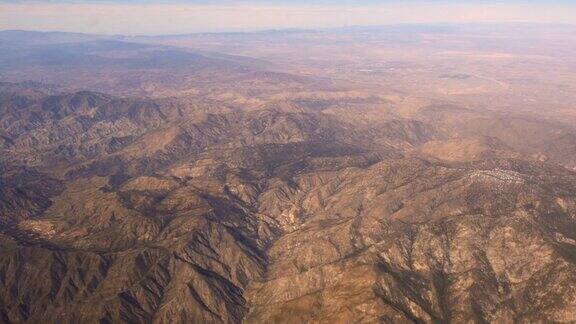 从4k飞机窗口俯瞰洛杉矶郊区