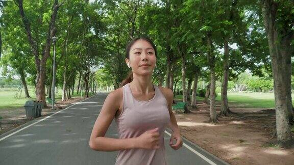 亚洲女人跑