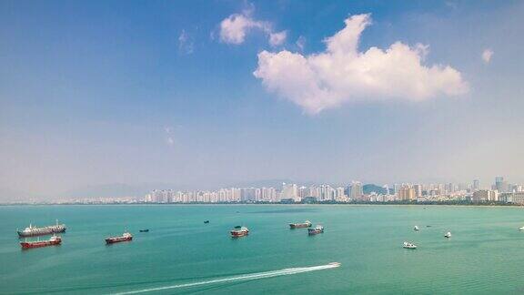 晴天三亚货轮停泊湾屋顶全景4k时间推移海南岛中国