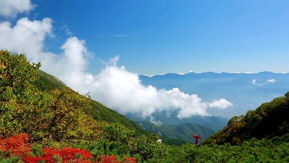 日本阿尔卑斯山中部的秋季景观