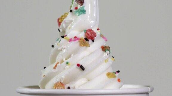 冷冻酸奶冰淇淋-旋转