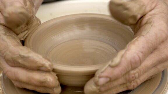 近距离的手工作粘土对陶工