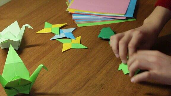 日本折纸纸青蛙和鸟
