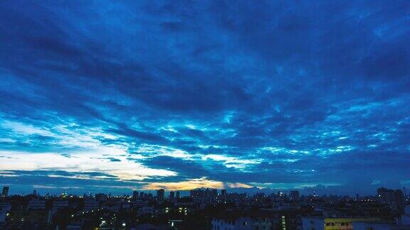 从白天到夜晚的延时云曼谷城市的天空景观