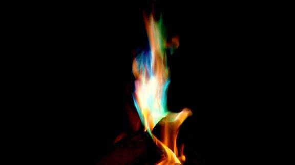 魔法色彩之火在黑暗中燃烧