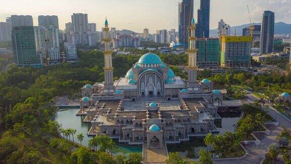 鸟瞰图超缩4k视频联邦领土清真寺或MasjidWilayahPersekutuan吉隆坡马来西亚日落