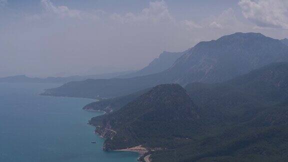 土耳其南部的安塔利亚山脉地中海