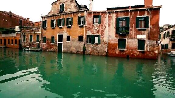 春天的威尼斯运河