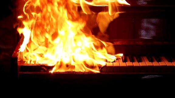 钢琴着火了乐器着火了