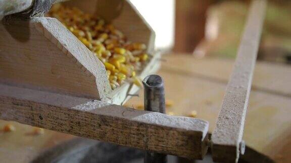 磨谷物和玉米的传统方法