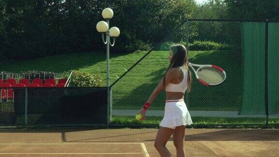 网球姑娘击球动作特写