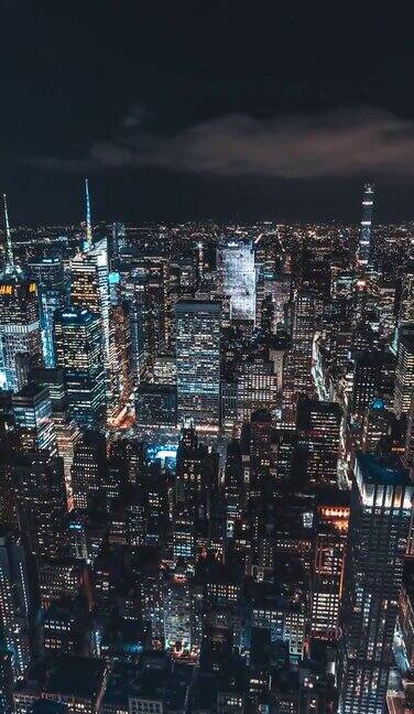 鸟瞰曼哈顿在晚上纽约