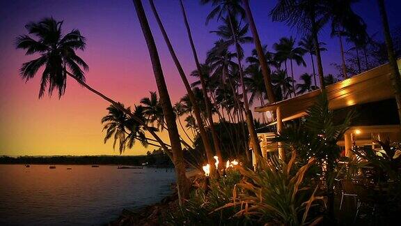 日落时分的热带岛屿海滩酒吧和餐厅斐济