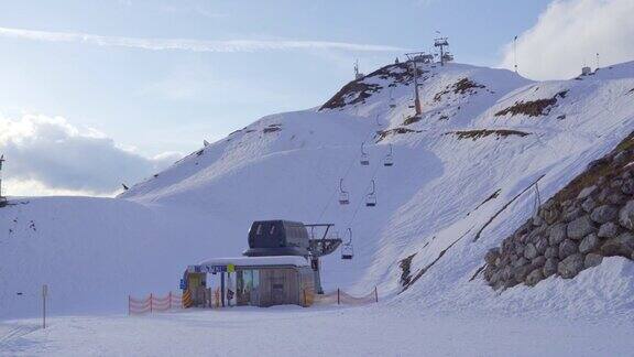 诺德克特滑雪场顶部的缆车