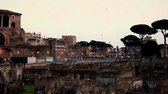 意大利罗马的古罗马遗址美丽动人的夜景