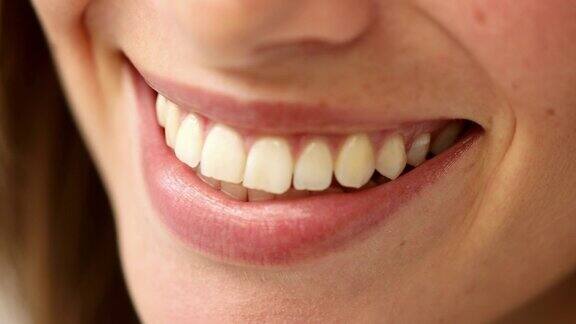 微笑牙齿洁白健康