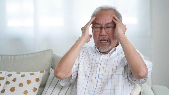 年长的人会生病和头疼