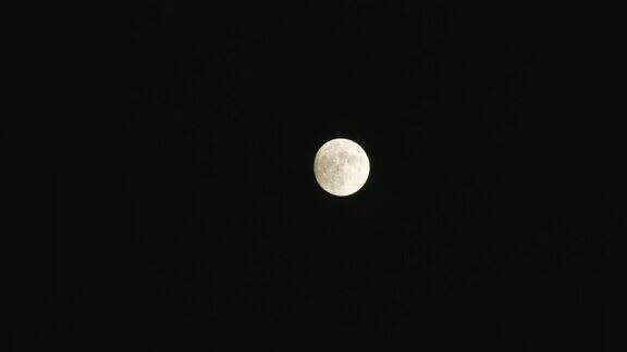 阴天的月亮