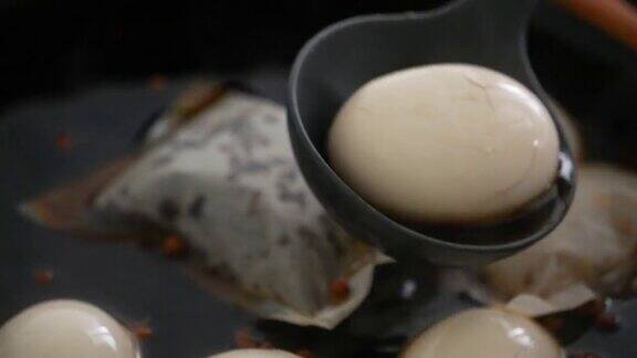 在家烹饪传统的台湾食物茶叶蛋