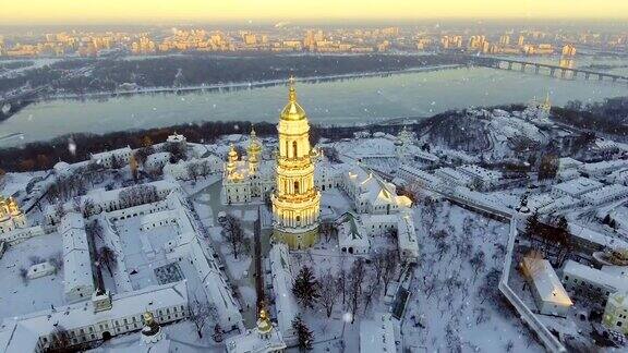 谢尔吉圣三圣母Kiev-Pechersk冬天飘落的雪花基辅乌克兰