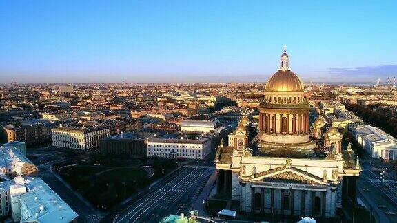 春天阳光明媚的早晨圣彼得堡