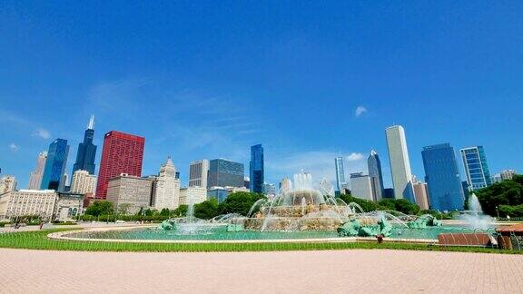 从白金汉宫喷泉看芝加哥市中心的