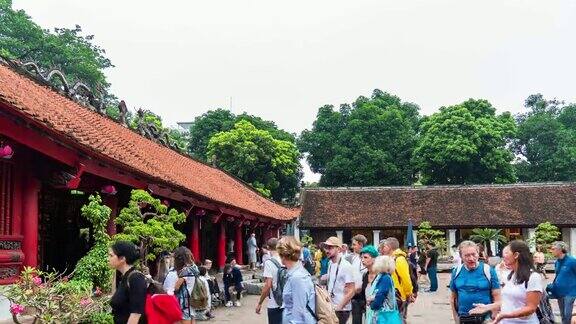 游客在古庙寺庙的文学河内越南时间流逝视频