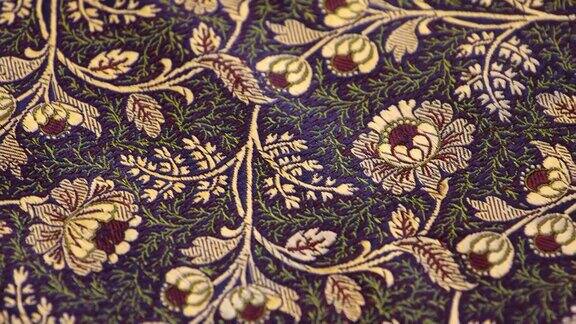 优雅的提花织物细节带有花卉装饰的印度织物纱丽特写