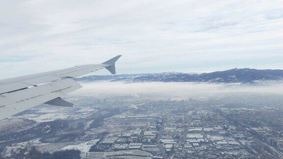 都灵鸟瞰图都灵城市景观意大利冬天上有雾和云烟雾和空气污染