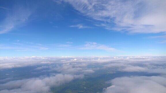 在云端飞行4k慢镜头60帧每秒