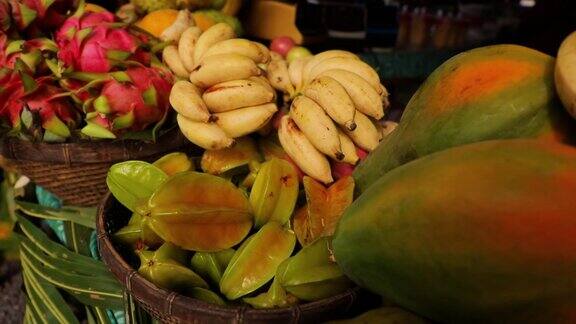 许多热带奇异水果-木瓜香蕉椰子火龙果杨桃