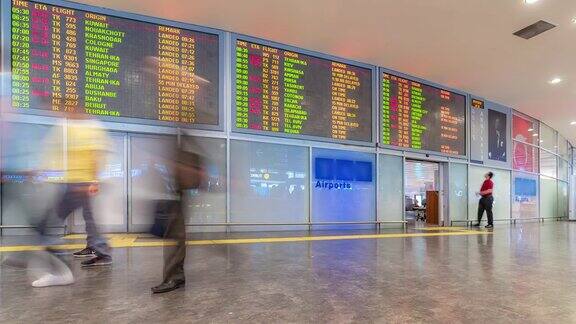 时间间隔:土耳其伊斯坦布尔入境登机口的旅客人群