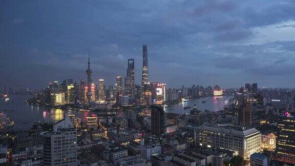 从白天到夜晚的上海