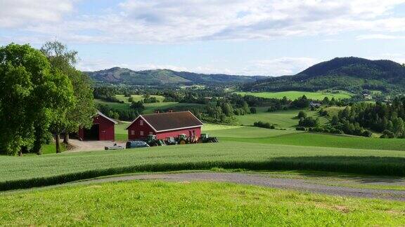 挪威乡村乡村景观与绿色农场的观点