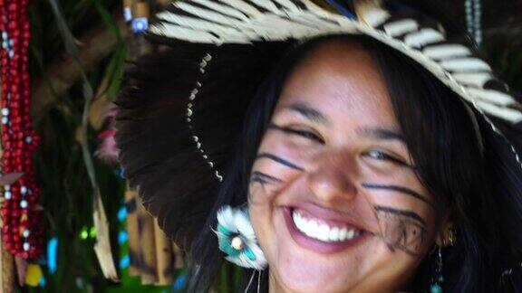 一个土著部落里的巴西土著妇女