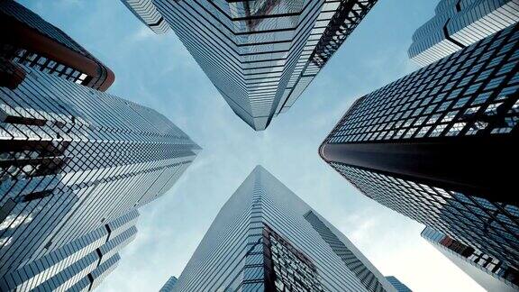 低角度拍摄从地面到天空的城市摩天大楼