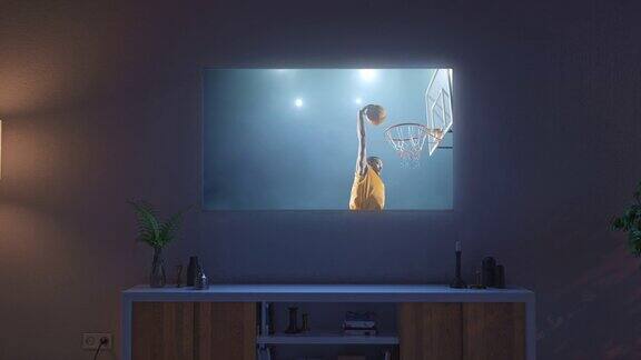 在客厅的电视机上看篮球比赛