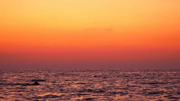 神奇的海上日落黑海戏剧性浪漫视频