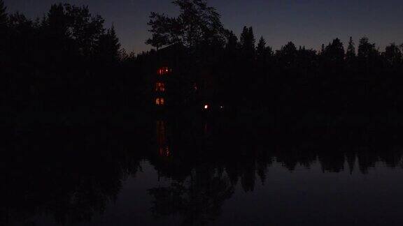夏夜湖畔豪华木屋