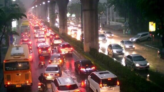 曼谷市内下雨的交通