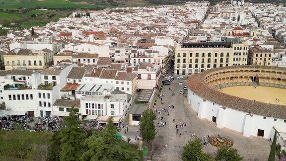 托罗斯隆达广场和中世纪城市景观鸟瞰图这是西班牙安达卢西亚主要的白人小镇