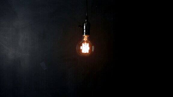 黑板上的灯泡-概念概念