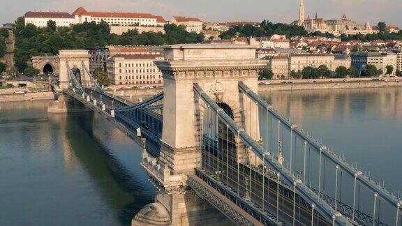 布达佩斯多瑙河上的铁链桥