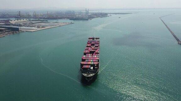 集装箱船承接集装箱进出口业务通过集装箱船进行国际物流运输