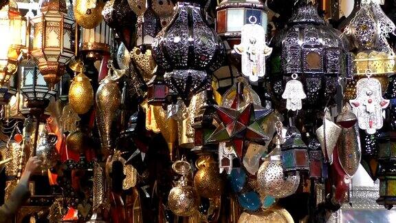摩洛哥市场上的手工灯