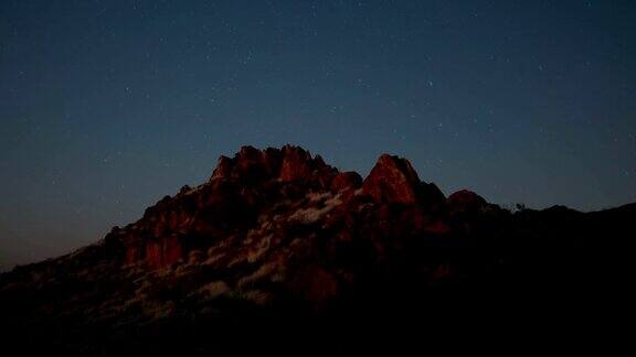 岩石景观过渡到夜晚