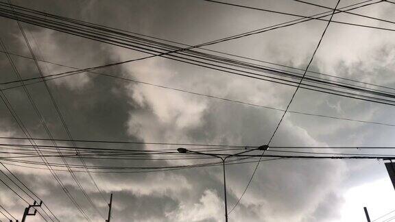 大风天、暴风云、电力线景色