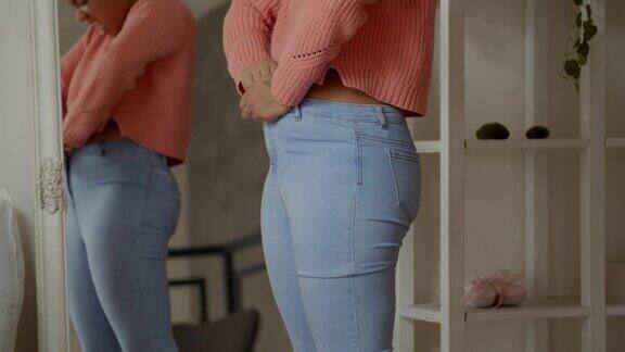 体重增加的女人扣裤子有困难