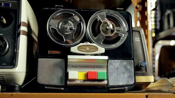 旧的磁带录音机